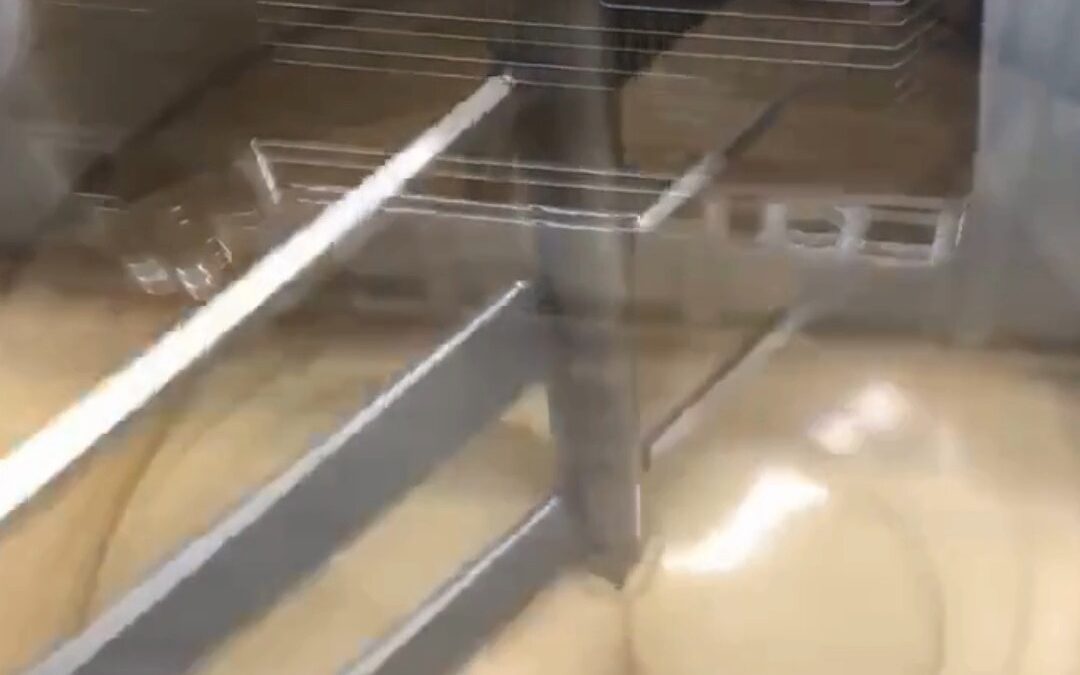 Just listen to that swirl… 🍯💫  Our Creamed Honey is stirred to silky perfection — thick, dreamy, and oh-so-satisfying to watch